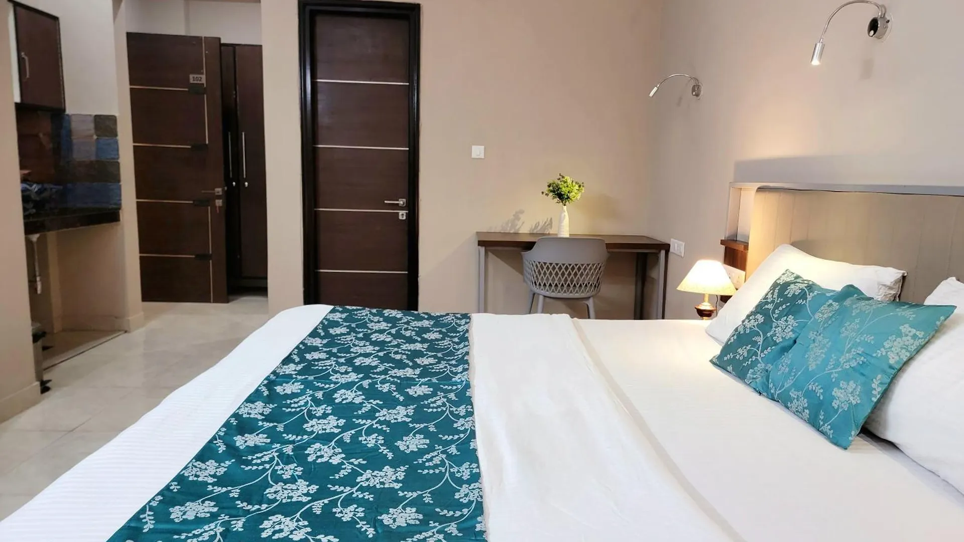 Vamsor Heights 1047 Hotel Gurgaon